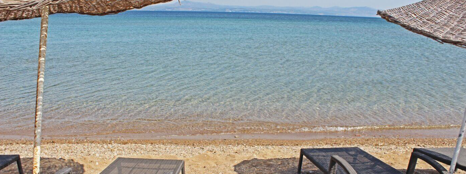Masmavi denizi ve bembeyaz kumsalıyla Ayazma Plajı, huzur dolu bir deniz keyfi sunuyor.
